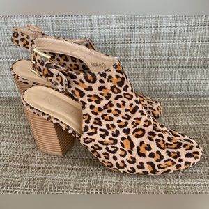 NWOT - Refresh Hannah Faux Suede Leopard Print Sling Back Shoes, sz 7-1/2